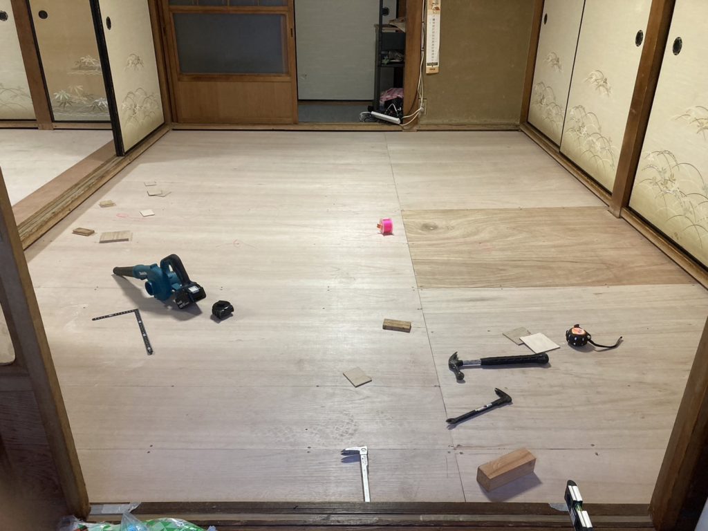 畳下の床材修繕工事の写真1