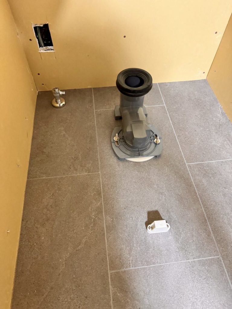 トイレ設置中の画像2