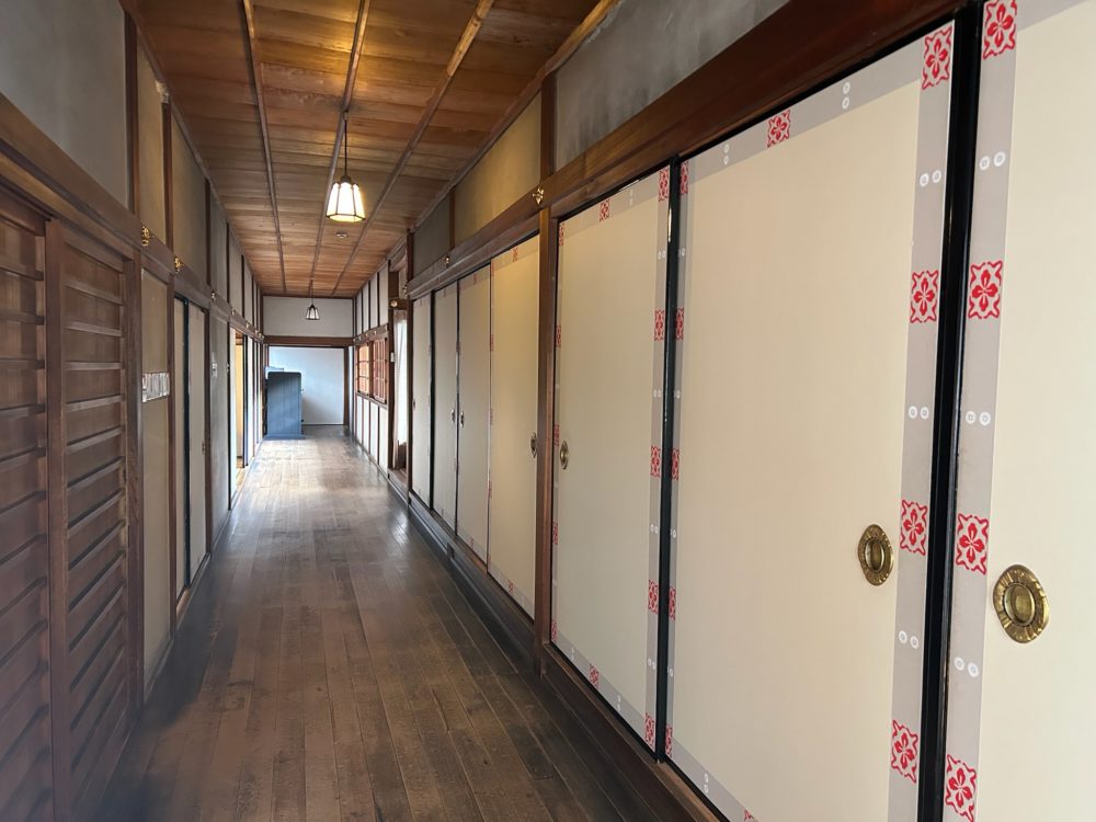 東大寺 本坊の廊下の画像